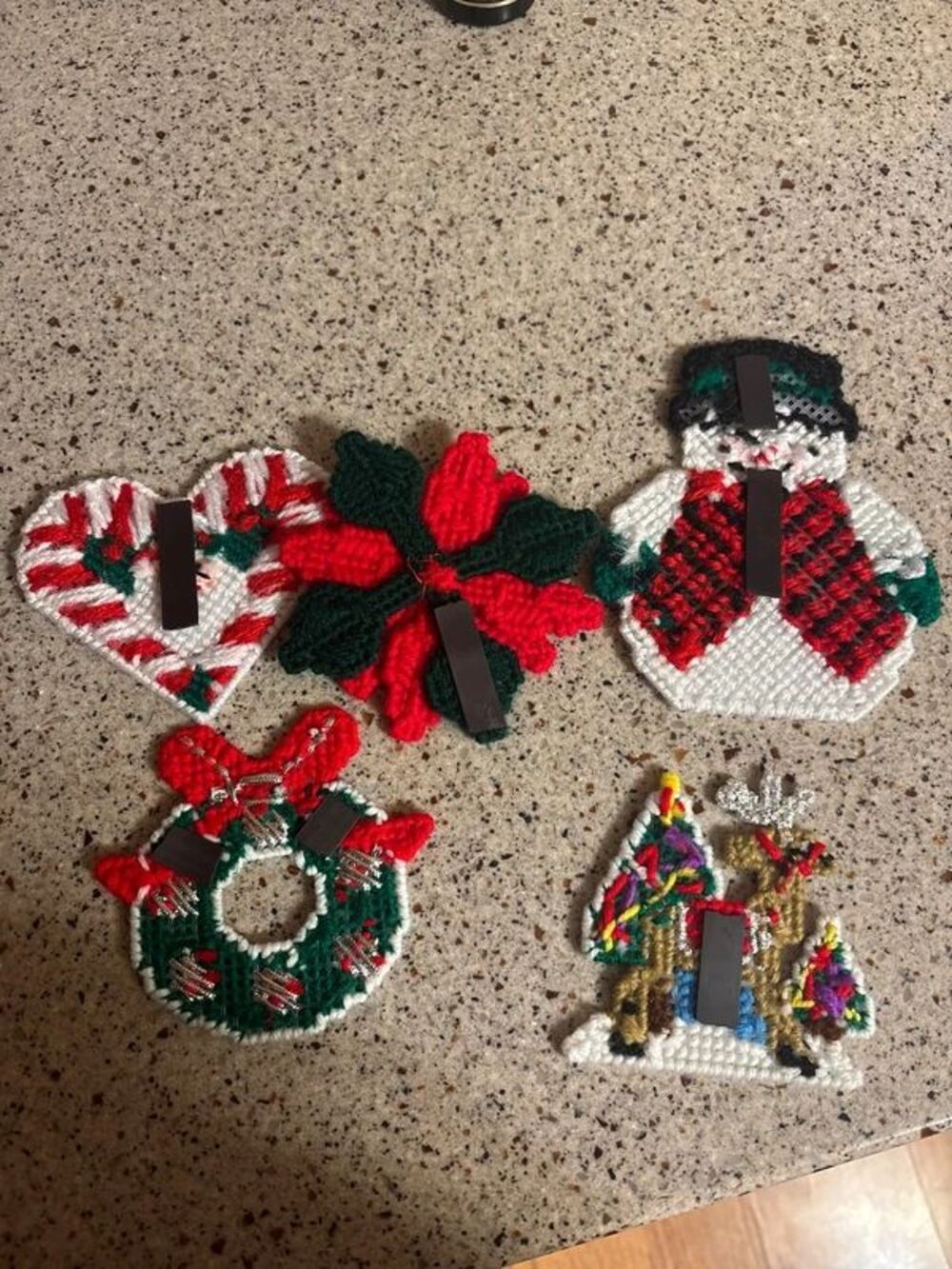 5 Plastic Canvas Needlepoint Christmas magnets - Picture 4 of 4